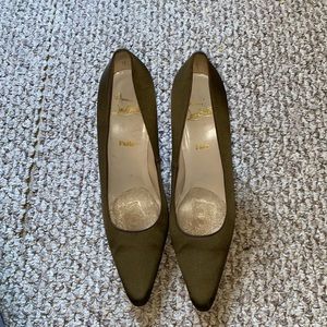 Vero Cuoio pointed toe red bottoms